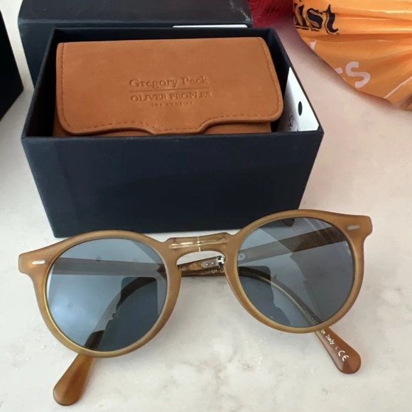 Oliver peoples Gregory peck 47 folding sunglasses $524 msrp - Picture 7 of 9